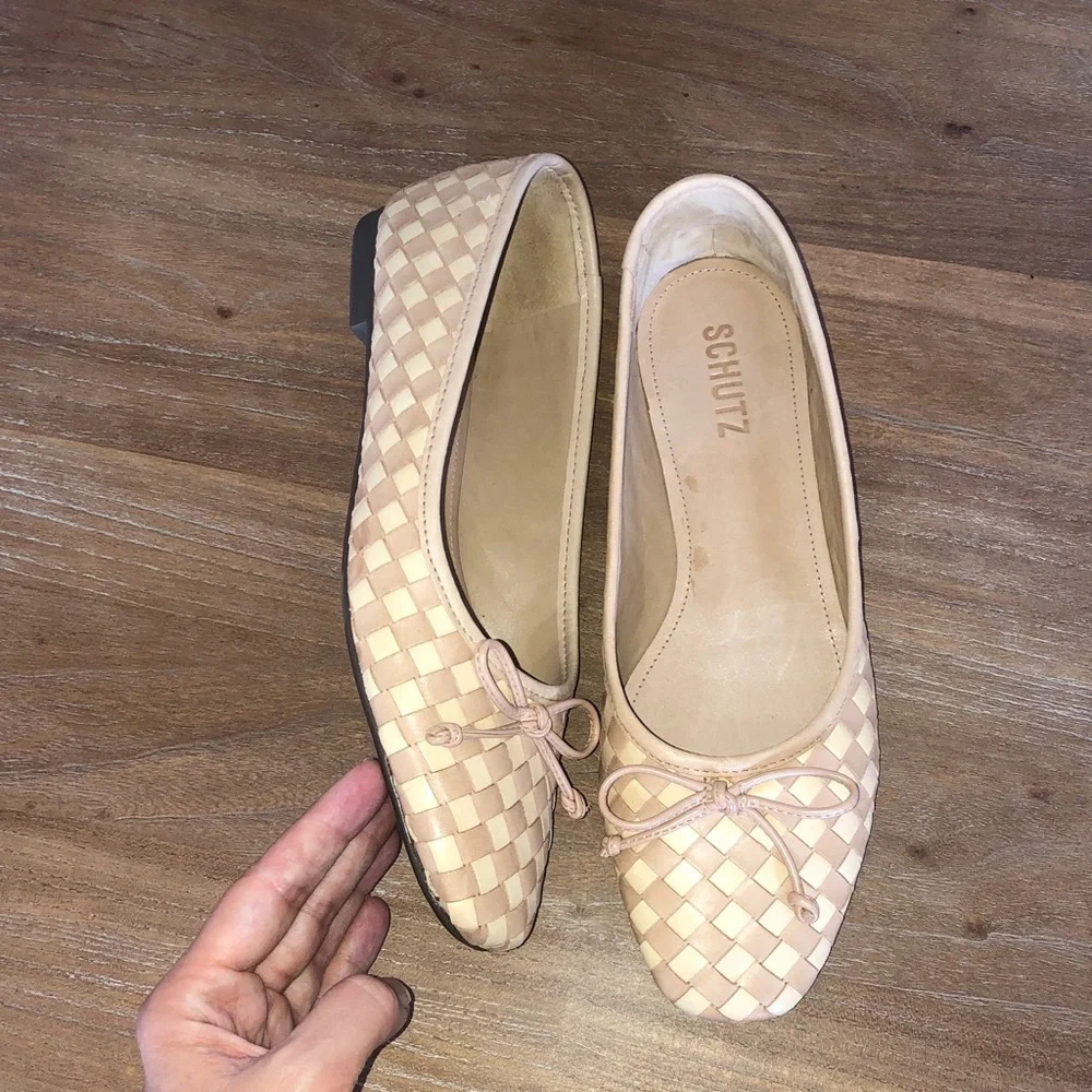SCHUTZ new without